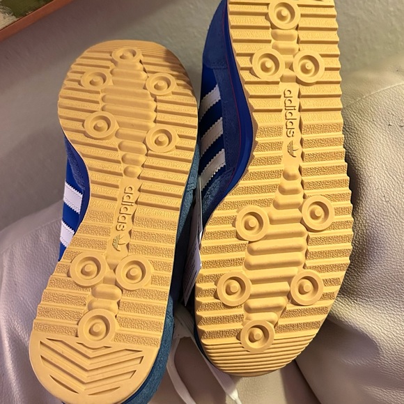 Adidas Men's Blue and White Retro Sneakers - Picture 4 of 5